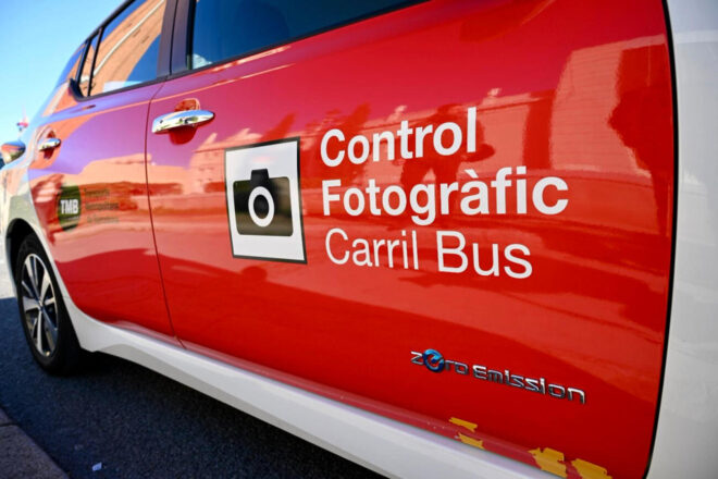 El cotxe detector d’infraccions als carrils bus de Barcelona començarà a multar demà