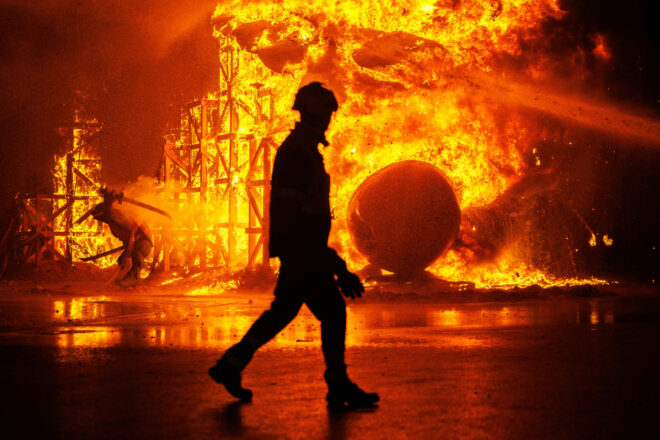 El foc tanca les Falles: comença la nit de la ‘cremà’ a València