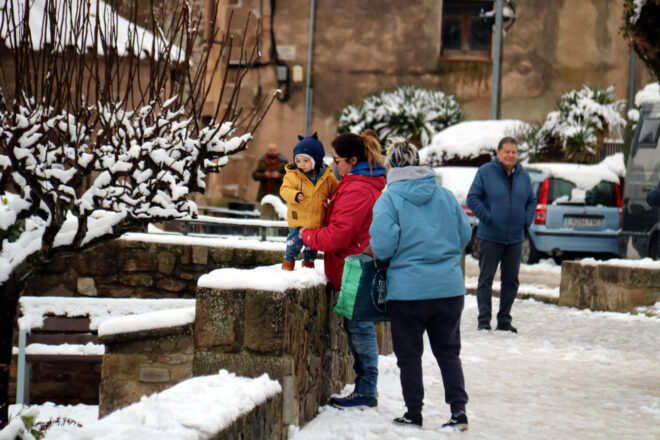 Canvi de temps radical: baixada de temperatures i nevades a cotes baixes