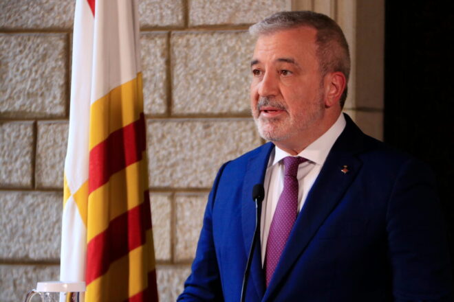 Collboni, abocat a una qüestió de confiança en el compte enrere per a la votació del pressupost