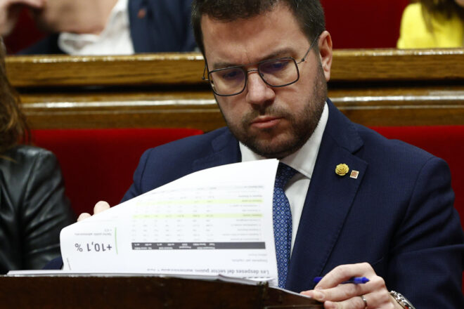 Aragonès, contra les cordes: el parlament li tomba el pressupost