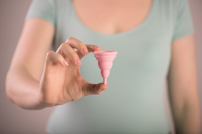 Copa menstrual, calces o compreses de tela? Guia dels productes menstruals gratuïts