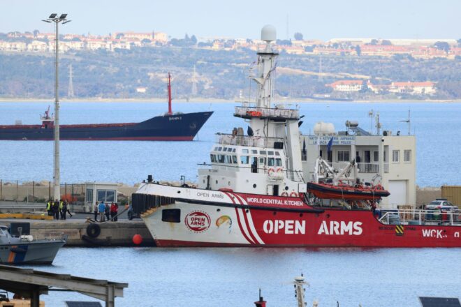 L’Open Arms salpa de Xipre per lliurar dues-centes tones d’aliments a Gaza