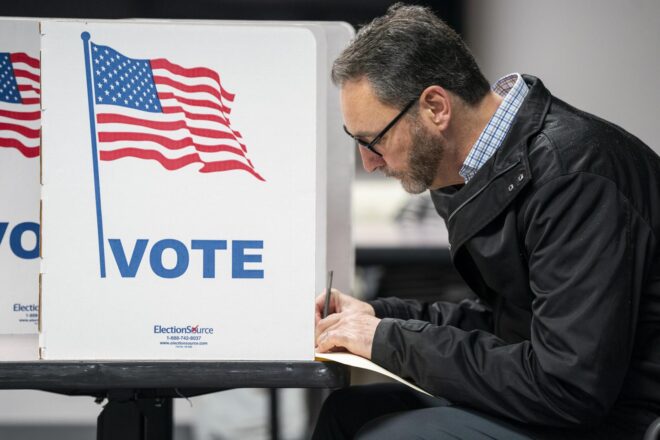 Trump arrasa al “superdimarts” i comença la batalla per la presidència amb Biden