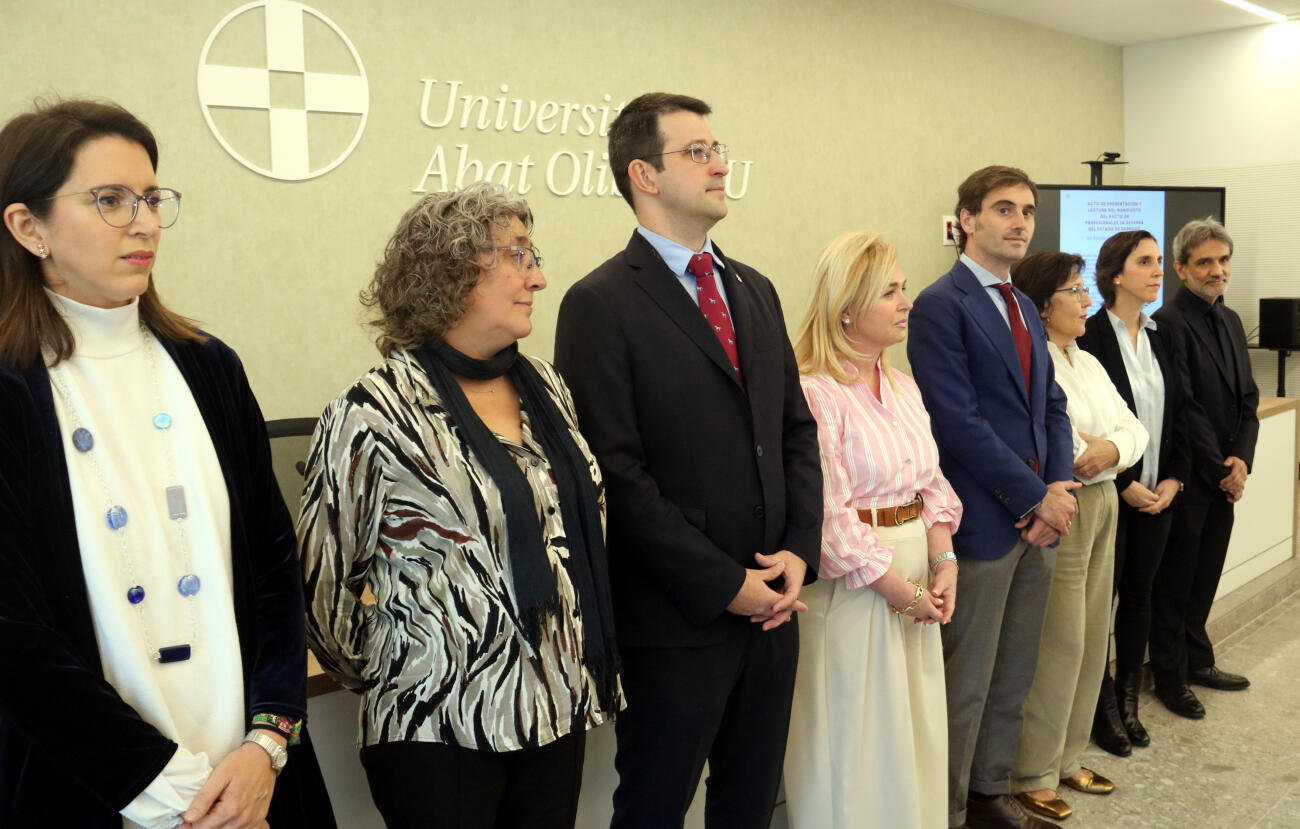 Els representants de les associacions de jutges, fiscals i altres funcionaris de l'estat espanyol, abans de l'acte a la UAO contra l'amnistia (fotografia: ACN / Pol Solà).