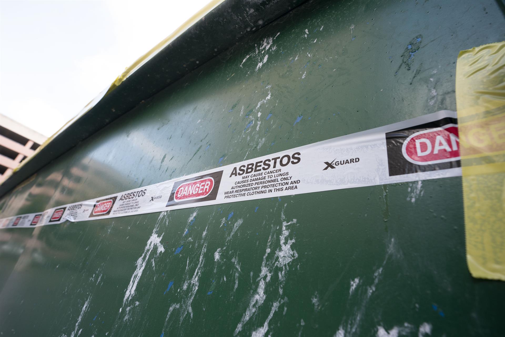 Retirada d'amiant a Texas (fotografia: Europa Press / Contacto / Bob Daemmrich).