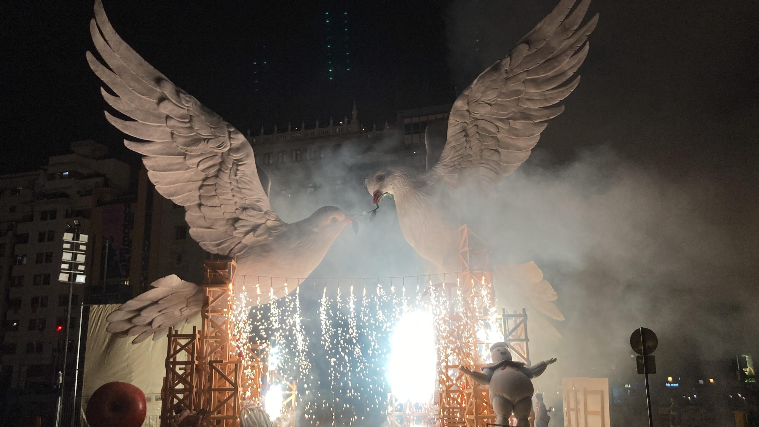 'Cremà' de la falla municipal (Fotografia: Prats i Camps)