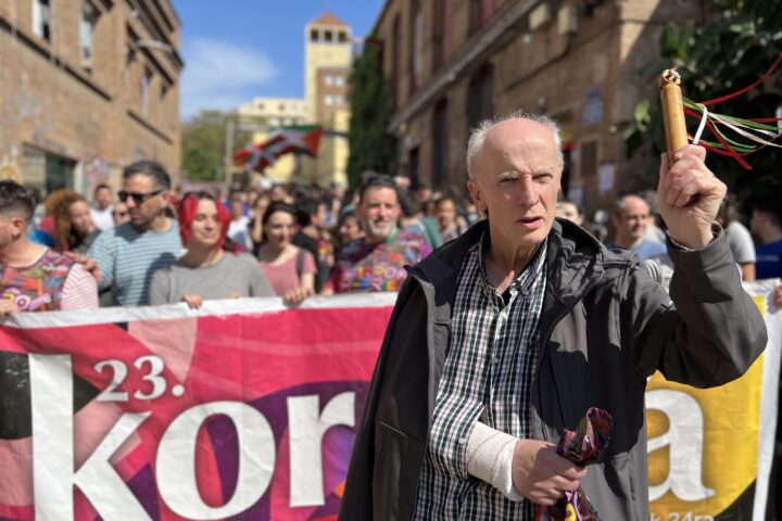 Martxelo Otamendi, fent el darrer relleu de la Korrika a Barcelona