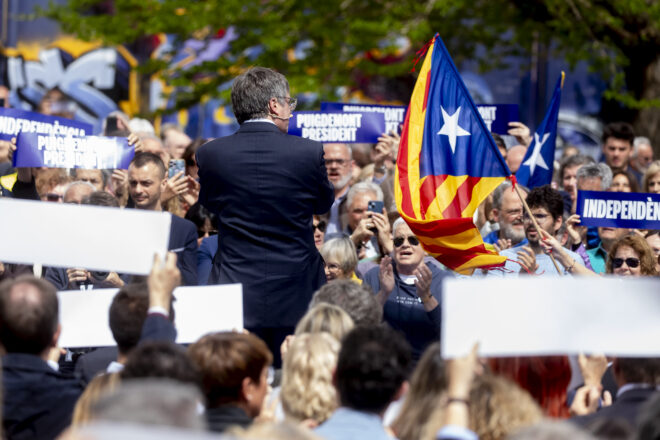 Partits i associacions rebran Puigdemont a l'Arc de Triomf