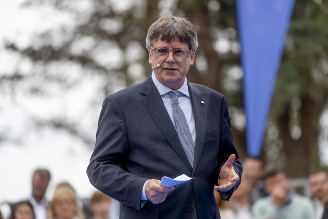 L’advocacia de l’estat espanyol estudia la petició d’escorta per a Puigdemont per la campanya electoral