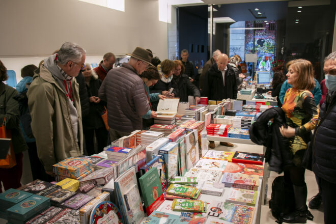 Botiga de VilaWeb: obrim aquest dissabte amb motiu de Nadal