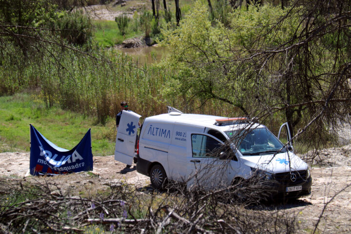 Els mossos intervenen en l'operatiu (fotografia: ACN.