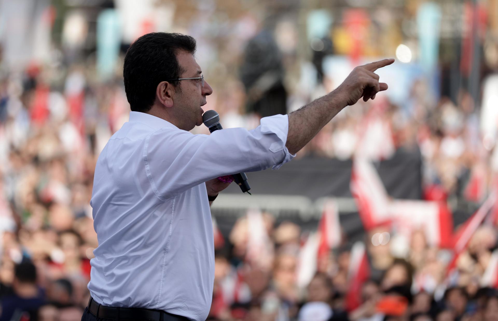 El batlle d'Istambul, durant un acte de campanya (fotografia: Erdem Sahin).