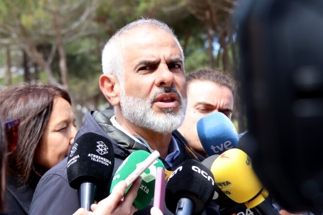 Carrizosa intenta provocar portant la campanya a Argelers i negant que Puigdemont sigui un exiliat