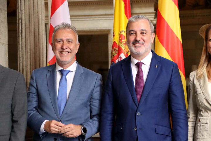 Jaume Collboni es reuneix amb el Ministre de Política Territorial i Memòria Democràtica espanyol, Ángel Víctor Torres Pérez (fotografia: ACN / Blanca Blay).