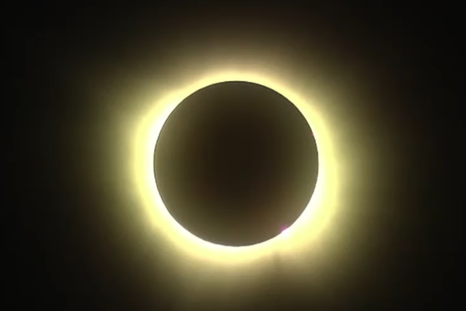 [VÍDEO EN DIRECTE] L’eclipsi solar total d’Amèrica arriba al punt de màxima esplendor