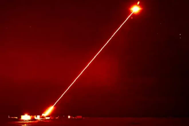 La marina britànica desenvolupa un làser capaç de destruir drons i míssils i aviat es podria fer servir a Ucraïna