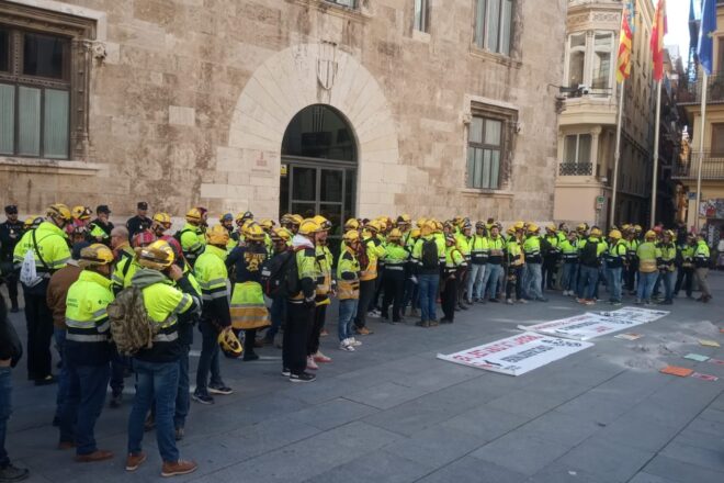 Els bombers forestals de la Generalitat continuen en peu de guerra pels seus drets laborals
