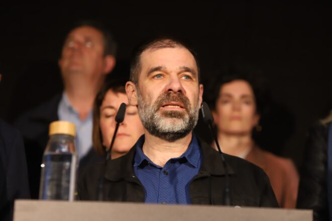 [VÍDEO] Oleguer Serra: “Fa sis mesos que sóc a l’exili, perseguit perquè sóc un independentista català”