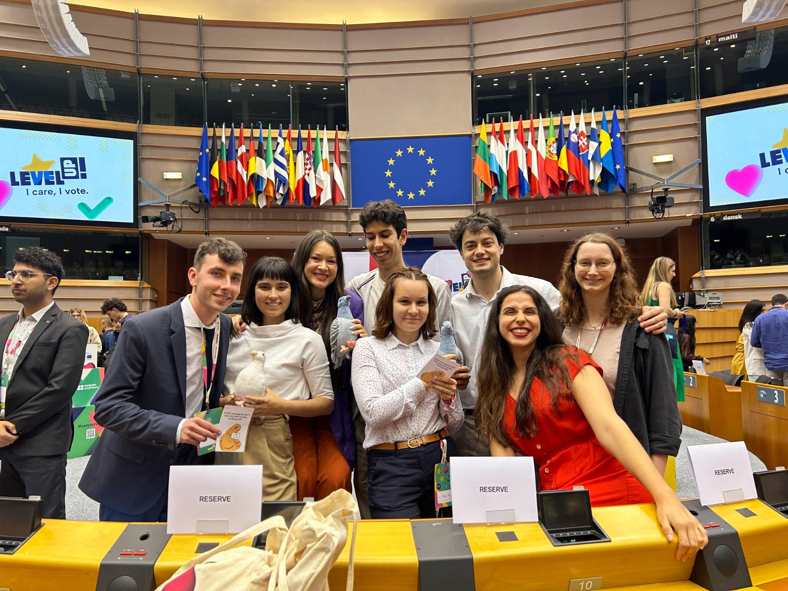 Alguns dels promotors de Palumba, amb Pol Villaverde a darrera i al mig