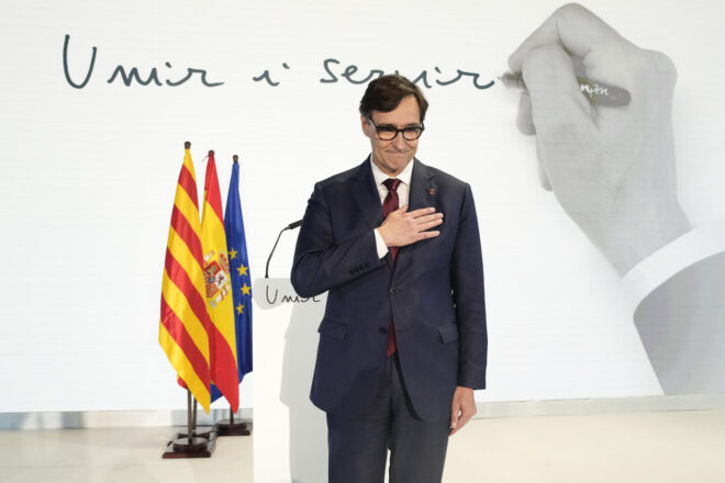 Illa s’enlaira en la catifa de la nostàlgia per prometre ordre