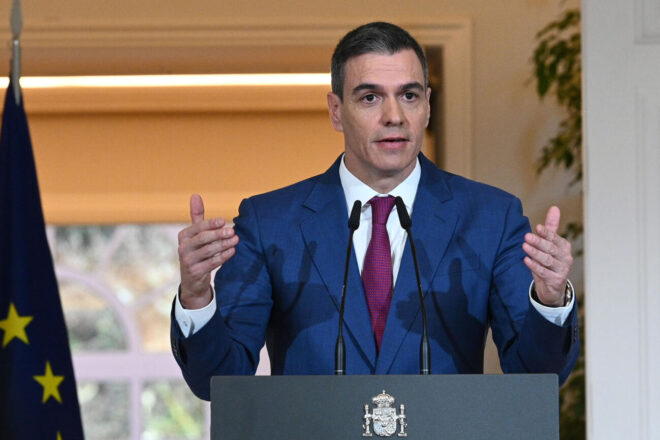 La JEC expedienta Sánchez per fer declaracions favorables a Illa en el viatge oficial a Doha