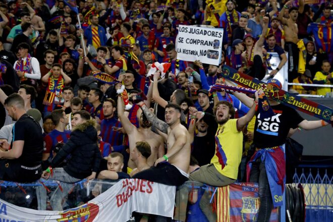 El Barça suspèn els socis que van fer salutacions nazis al camp del PSG