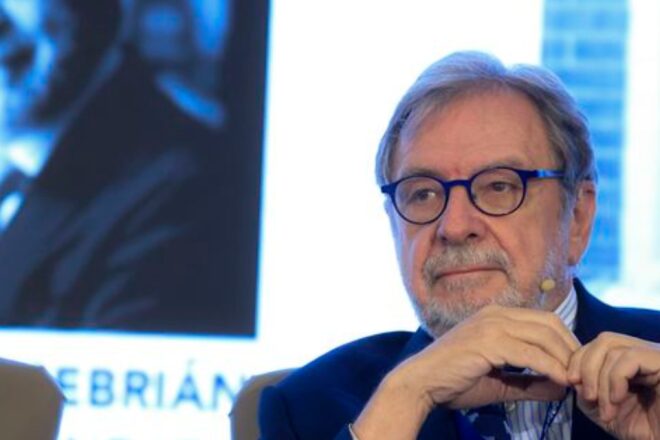 Juan Luis Cebrián, el gran guru d’El País durant la transició, també acaba a l’extrema dreta