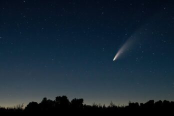 “Una vegada vaig veure un cometa”, així comença ‘Els murs invisibles’ de Ramon Mas.