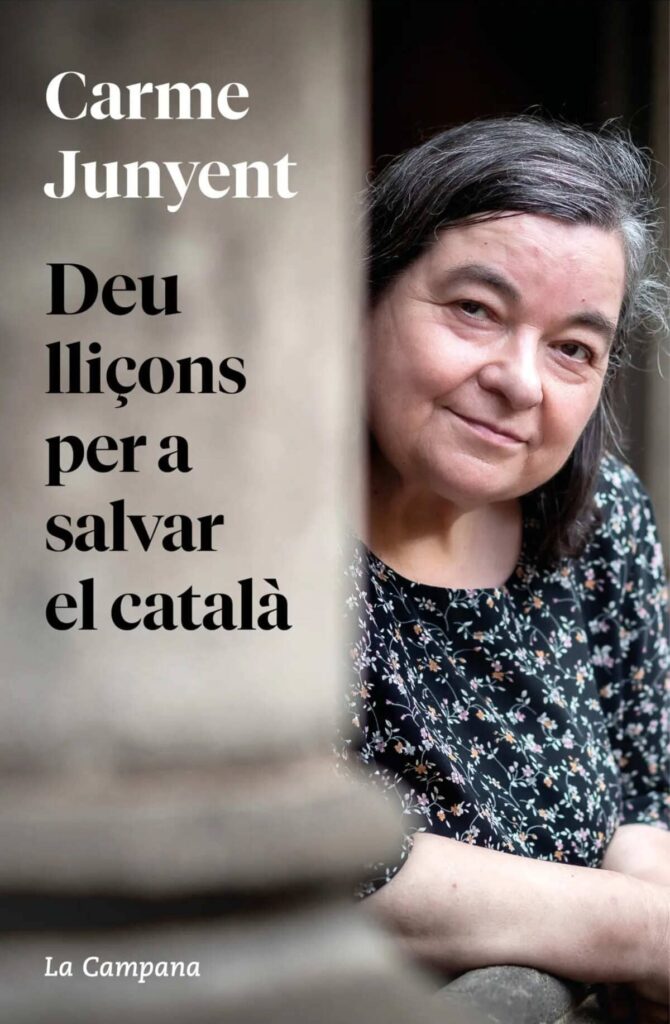 Portada del llibre 'Deu lliçons per a salvar el català', de Carme Junyent. Editorial: La campana.