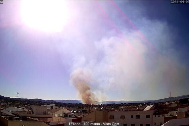Un incendi de canyar a Vilamarxant obliga a desallotjar un alberg