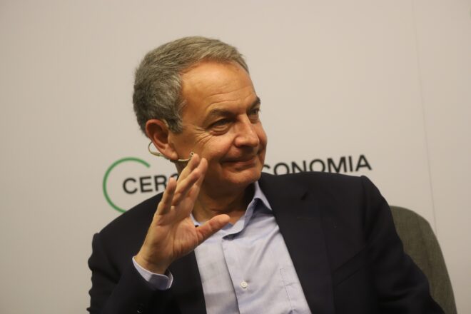 Zapatero demana a Espanya que recicli el seu vell manuscrit
