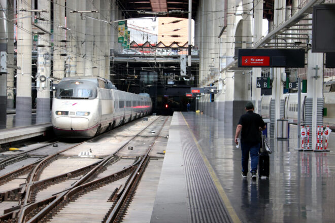 Restablerta la circulació de trens d’alta velocitat entre Barcelona i Madrid, tallada per un incendi