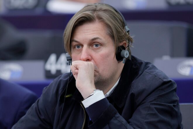 L’extrema dreta europea es fractura quinze dies abans de les eleccions