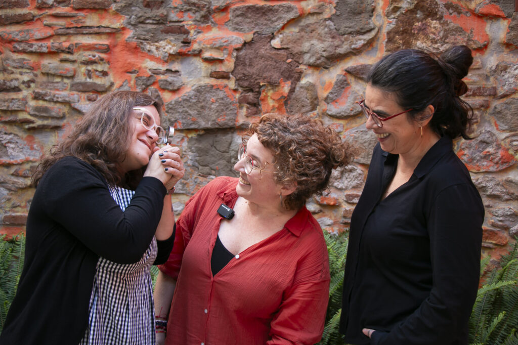 'Poc cas', el pòdcast de literatura infantil i juvenil, amb Carlota Torrents, Tina Vallès i Paula Jarrin.