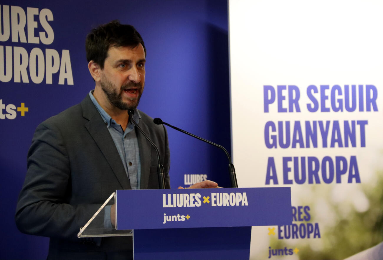 El candidat de Junts a les eleccions europees, Toni Comín, en un acte de campanya sobre l'oficialitat del català a la UE.
