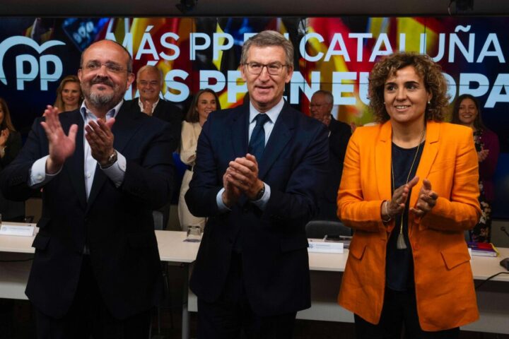 Alberto Núñez Feijóo, Alejandro Fernández i Dolors Montserrat, dimarts a la seu del PP a Madrid (fotografia: Partit Popular).