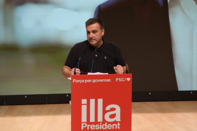 [VIDEO] El president d’UGT a Catalunya i candidat del PSC perd els papers contra Puigdemont