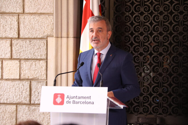 Collboni es compromet a no renovar llicències perquè 10.000 pisos turístics siguin residencials el 2028