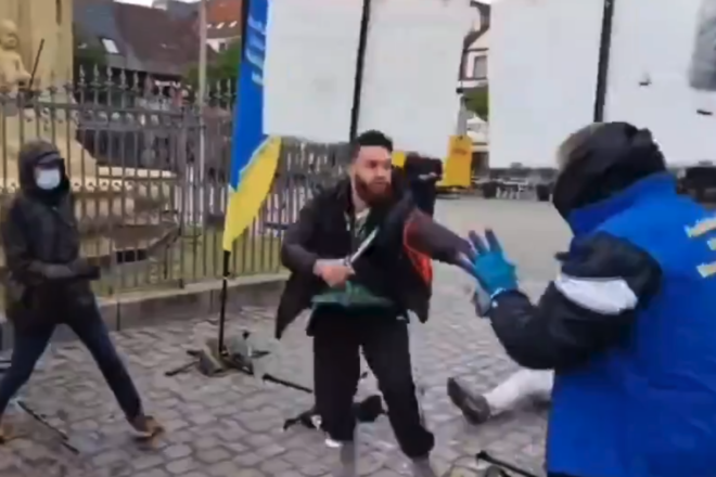 Tres ferits en un atac amb ganivet en un míting islamòfob a Alemanya