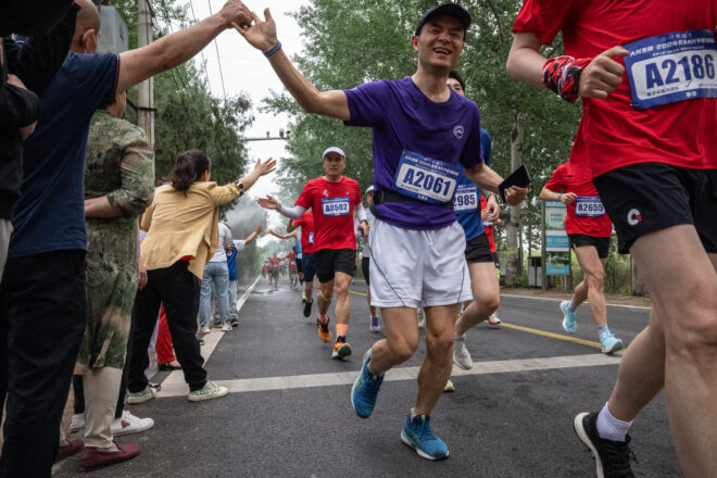 La darrera tendència en benestar a la Xina? Les maratons. Però bona sort per a aconseguir-hi una plaça