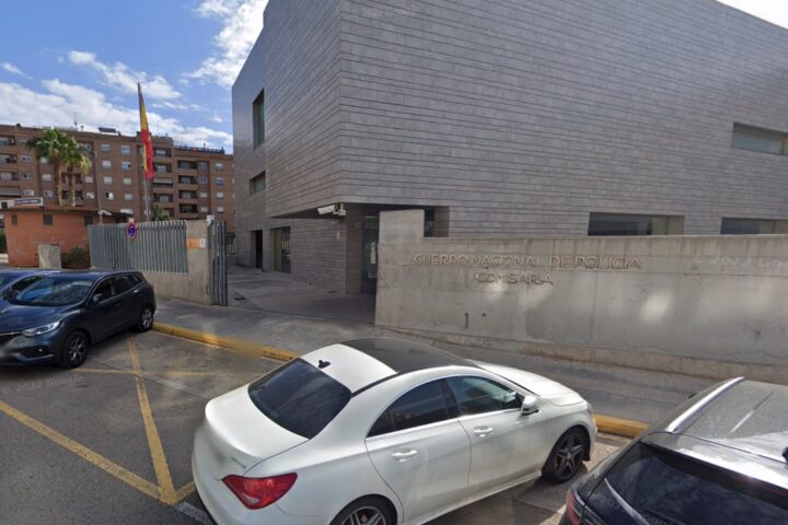 Una imtage de la façana de la comissaria de la policia espanyola a Paterna (Google Maps)