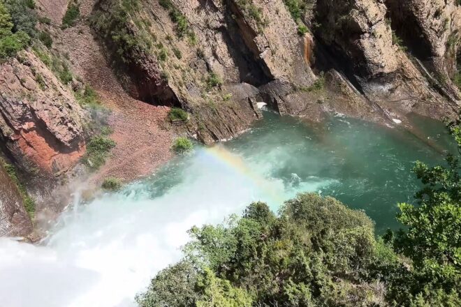 [VÍDEO] El pantà d’Escales comença a desembassar aigua per tenir lloc pel desgel