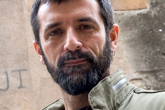 Jordi Borràs rep el premi a la millor fotografia compromesa pel reportatge sobre l’extrema dreta europea