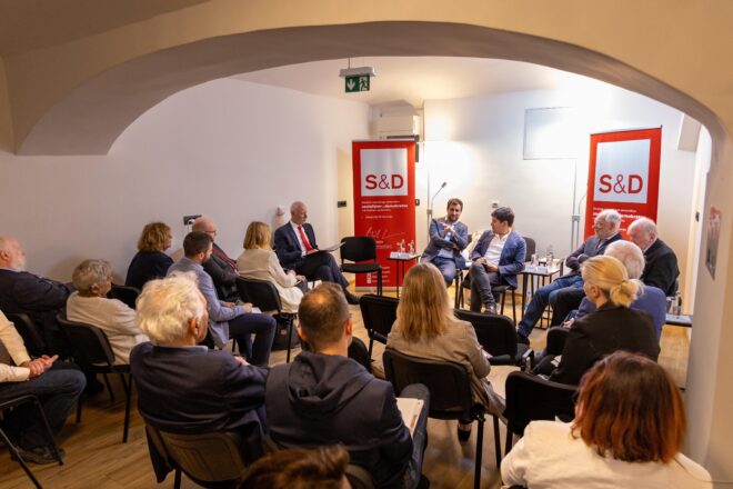 L’eurodiputat socialista eslovè Milan Brglez organitza un acte amb Comin en plena campanya electoral