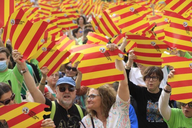 Rebuig general de les escoles de les Illes al pla per a segregar el català a les aules
