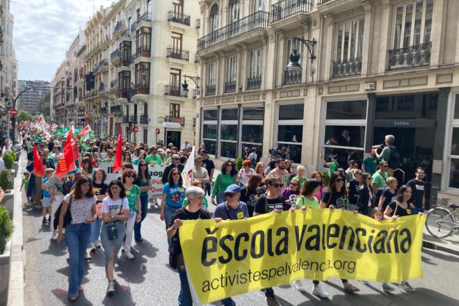 Els sindicats titllen d’abusiva la proposta del Consell que tots els docents de segon de batxillerat siguen considerats serveis mínims