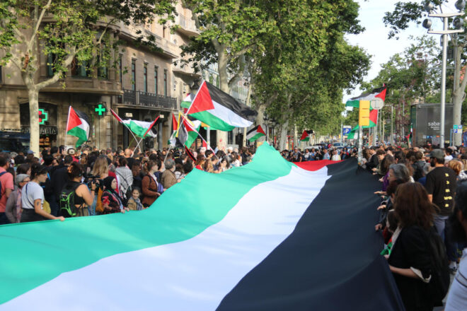 Més de cinc-centes persones protesten a Barcelona arran de la matança d’Israel a Rafah