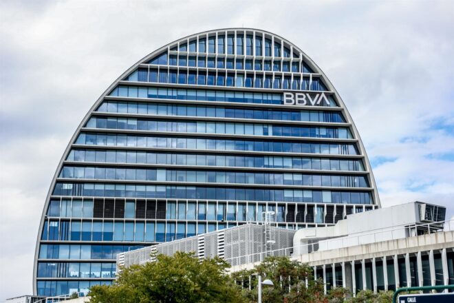 El BBVA demana a la CNMV autorització per a llançar l’OPA sobre el Banc Sabadell