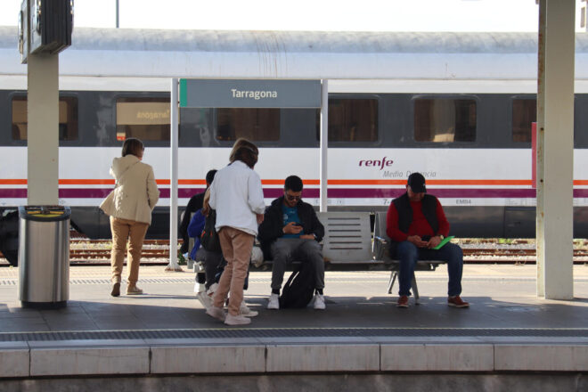 Una incidència causa retards de dues hores en un tren de la R15 a Tarragona en direcció a Barcelona